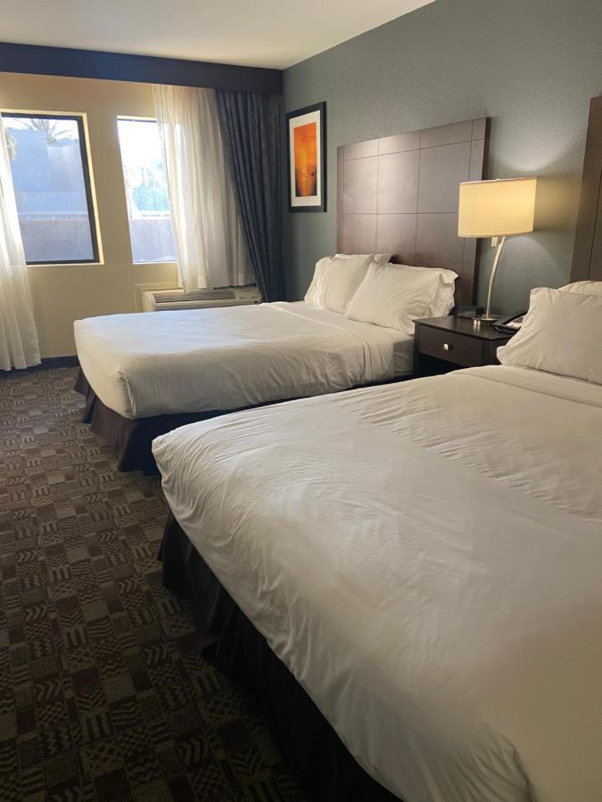 Holiday Inn Express Hotel & Suites Solana Beach-Del Mar By Ihg Exterior photo
